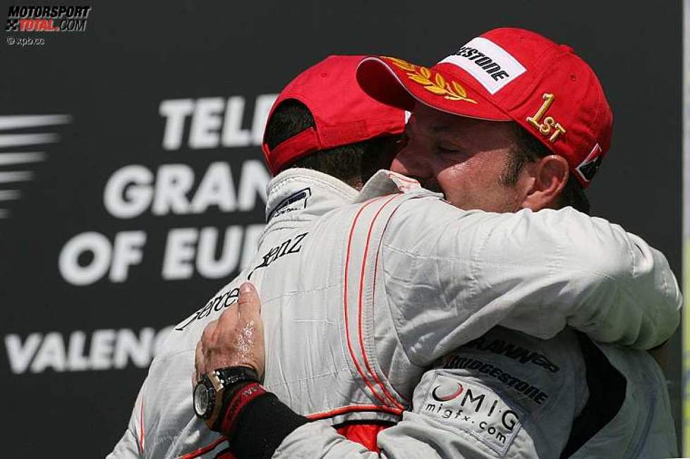 Lewis Hamilton (McLaren-Mercedes) und Rubens Barrichello (Brawn) 