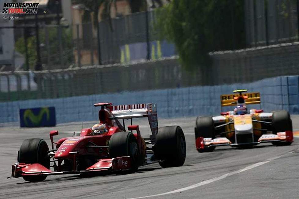 Luca Badoer (Ferrari) vor Romain Grosjean (Renault) 