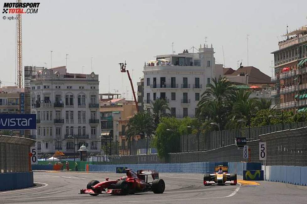 Luca Badoer (Ferrari) vor Romain Grosjean (Renault) 