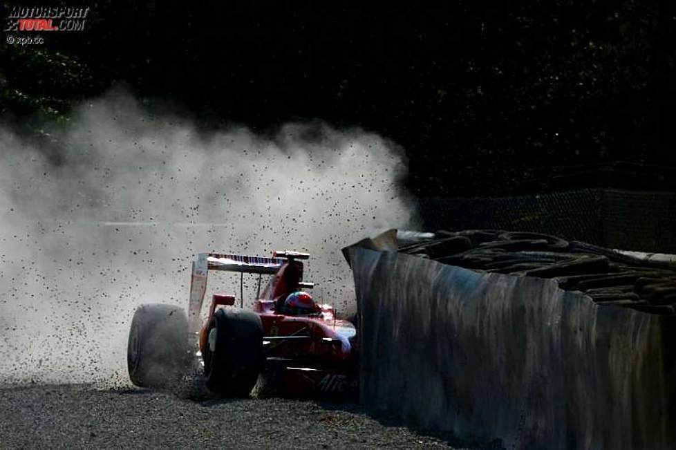 Unfall von Giancarlo Fisichella (Ferrari) 