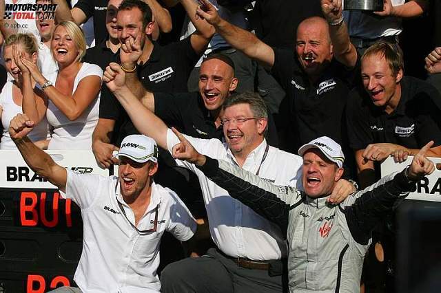 Wunder Brawn: Das Weltmeisterteam wäre 2009 beinahe nicht angetreten, doch am Ende gewannen Button und Barrichello für ihren Teamchef sieben Grands Prix. Jetzt durch alle Piloten klicken, die für Ross Brawn in der Formel 1 siegten!