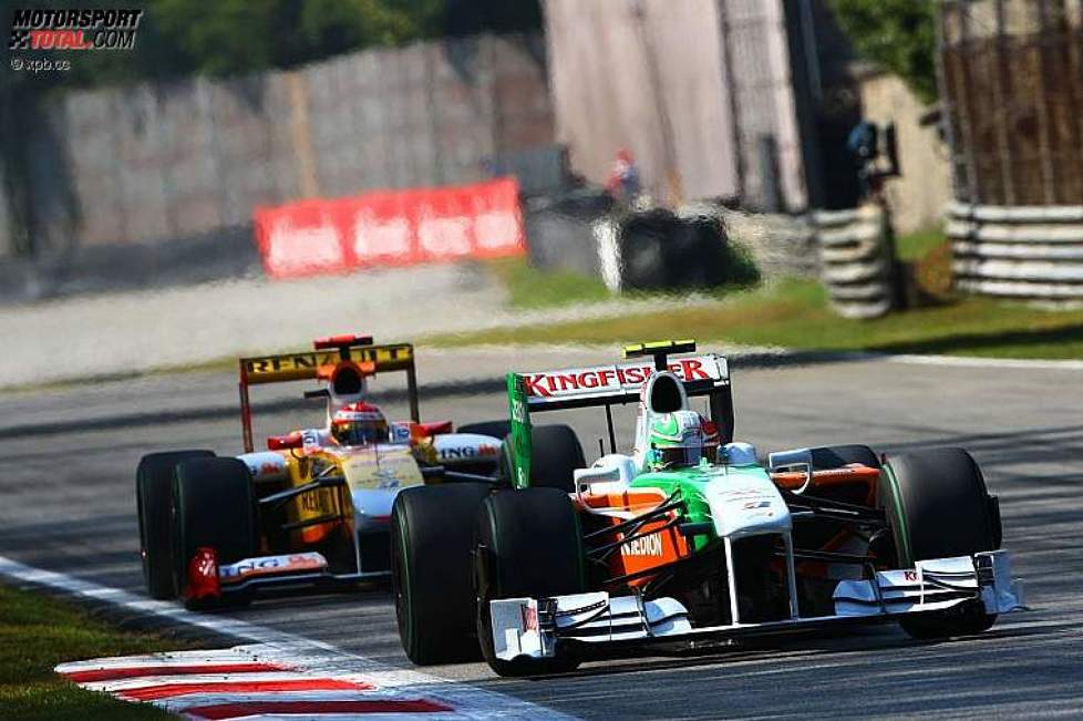 Vitantonio Liuzzi (Force India) vor Fernando Alonso (Renault) 