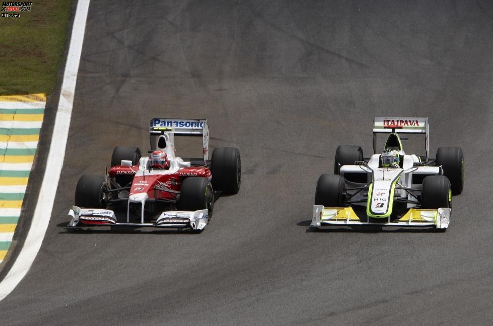 Kamui Kobayashi (Toyota) und Jenson Button (Brawn)