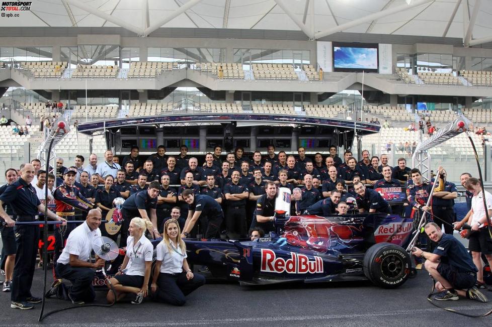 Gruppenfoto bei Toro Rosso