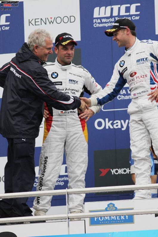 Andreas Bellu mit Jörg Müller (BMW Team Germany) und Andy Priaulx (BMW Team UK)