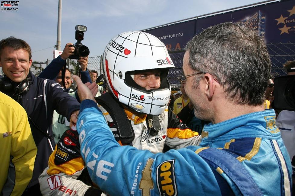 Gabriele Tarquini (SEAT) und Alain Menu (Chevrolet)
