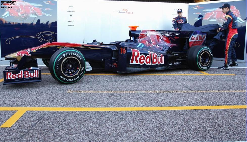 Jaime Alguersuari (Toro Rosso) und Sébastien Buemi (Toro Rosso) enthüllen den Toro Rosso STR5