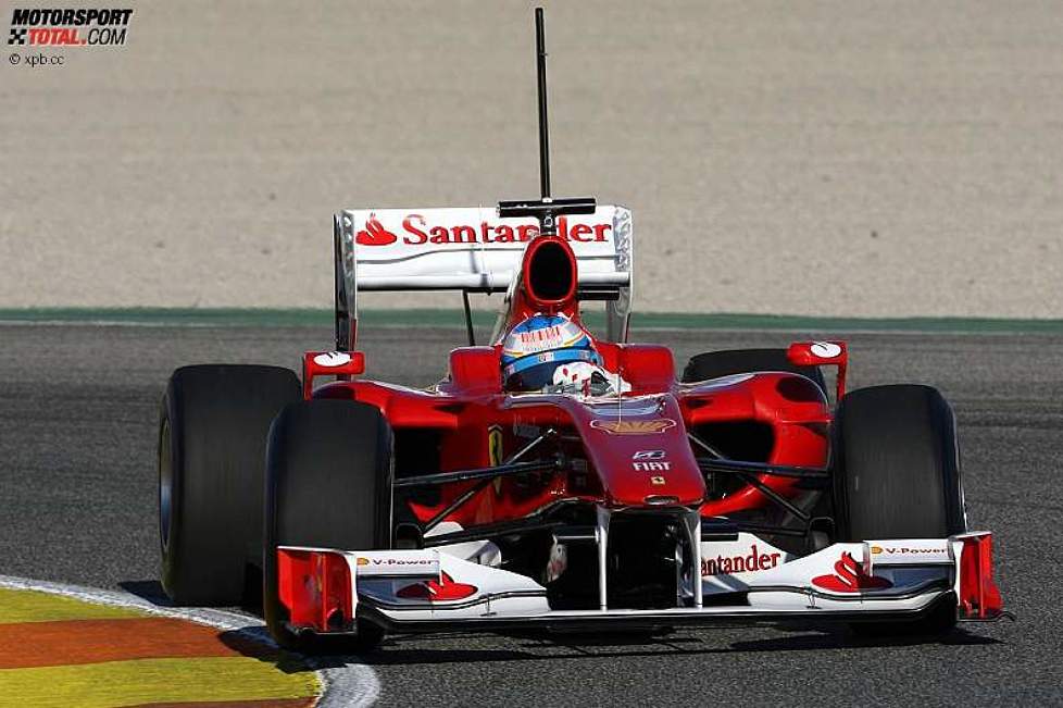 Fernando Alonso (Ferrari) bei seiner ersten Fahrt im neuen Ferrari F10