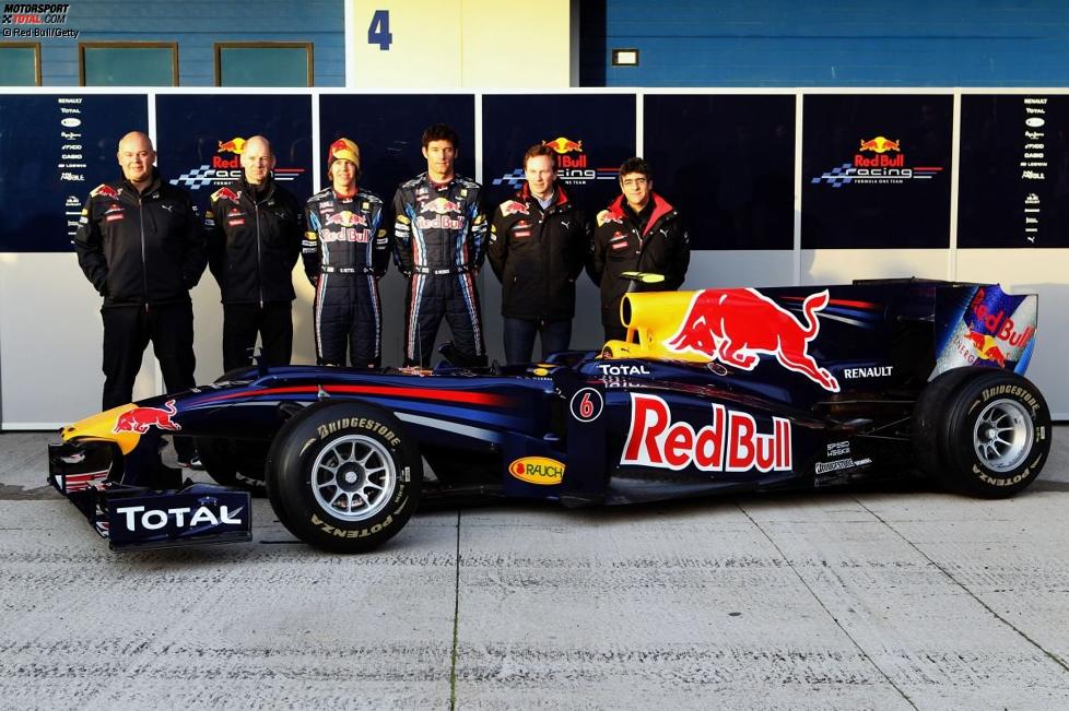 Rob Marshall (Entwicklungschef), Adrian Newey (Technischer Direktor), Sebastian Vettel (Red Bull), Mark Webber (Red Bull) und Christian Horner (Teamchef) 