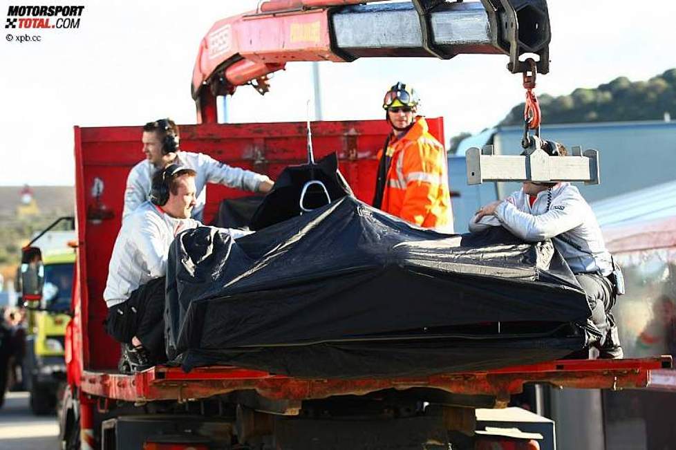 Jenson Buttons Auto auf dem Abschleppwagen (McLaren) 
