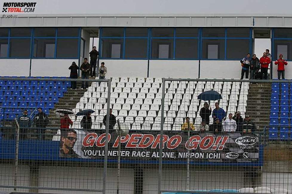 Die treuen japanischen Fans des Pedro de la Rosa (BMW Sauber F1 Team) 