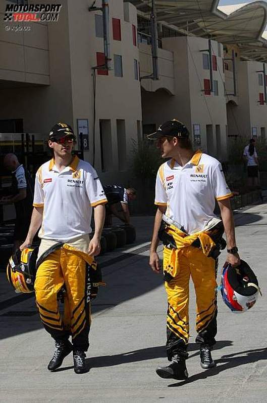 Robert Kubica (Renault) Vitaly Petrov (Renault) 