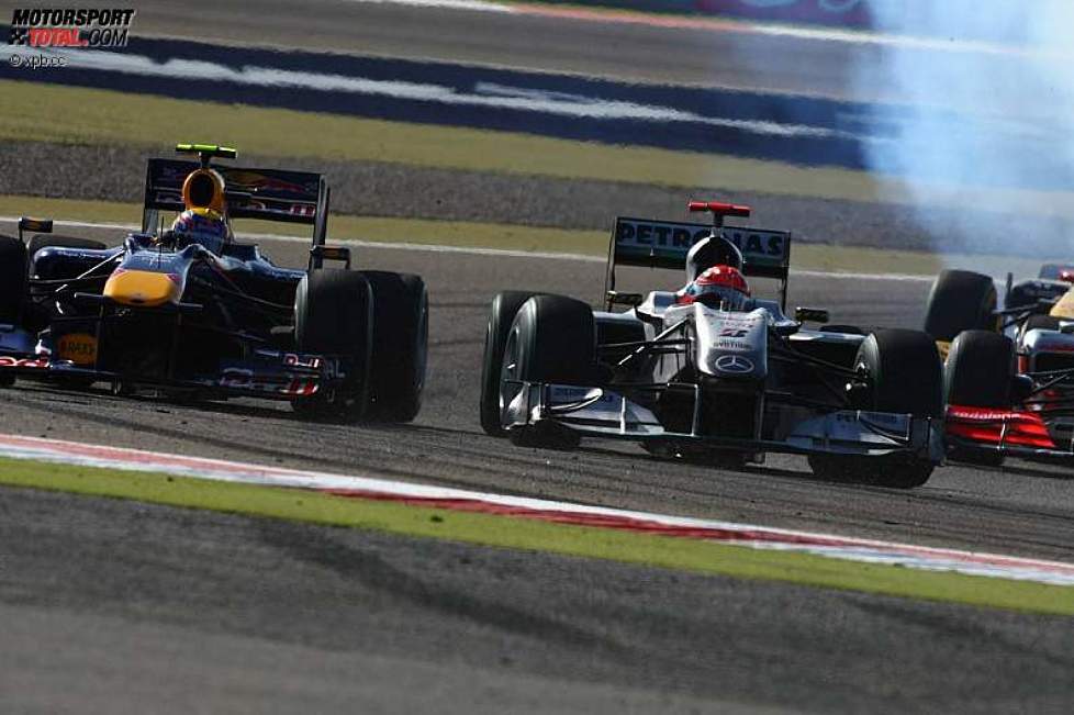 Mark Webber (Red Bull) und Michael Schumacher (Mercedes) 