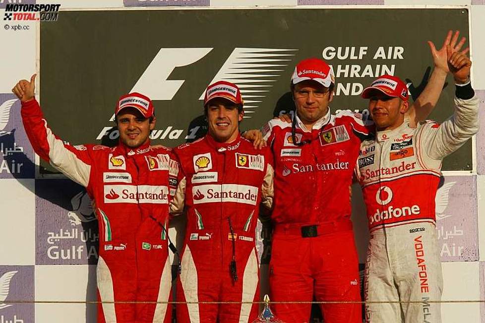 Felipe Massa (Ferrari), Fernando Alonso (Ferrari), Stefano Domenicali (Teamchef) und Lewis Hamilton (McLaren) 