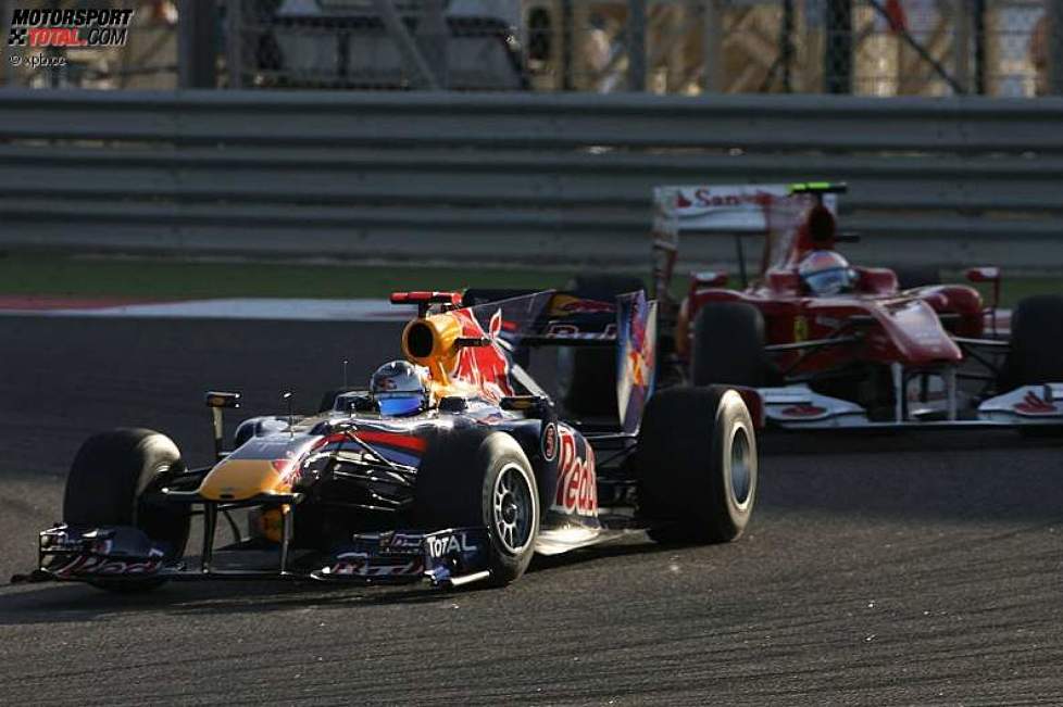 Sebastian Vettel (Red Bull) vor Fernando Alonso (Ferrari) 