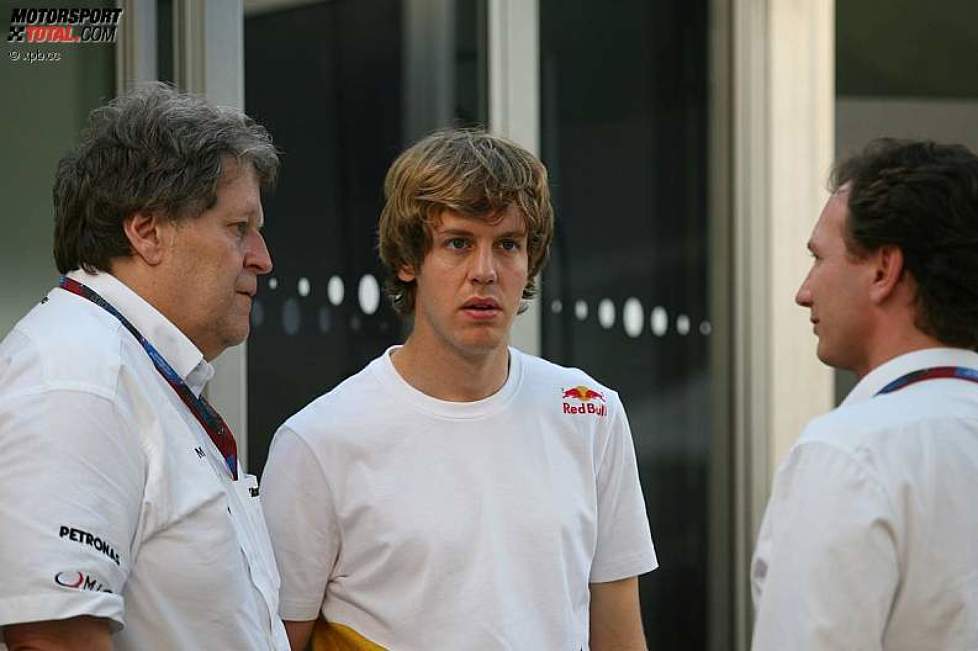 Norbert Haug (Mercedes-Motorsportchef), Sebastian Vettel (Red Bull) und Christian Horner (Teamchef) 