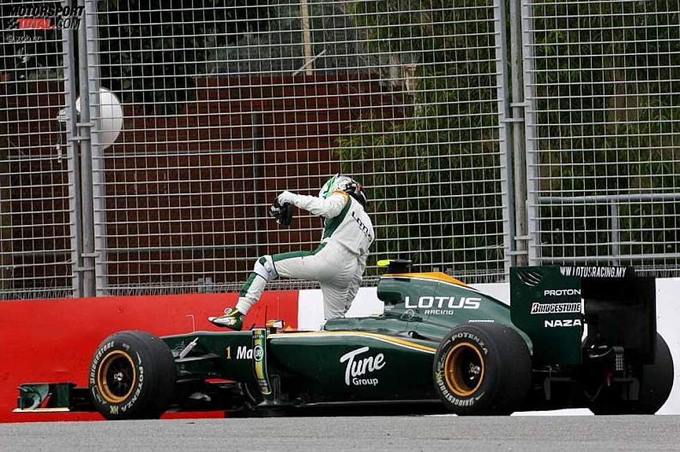 Heikki Kovalainen (Lotus) entsteigt seinem Auto