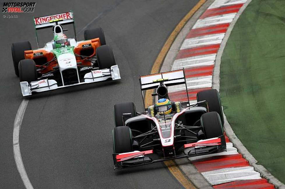 Bruno Senna (HRT) vor Vitantonio Liuzzi (Force India) 