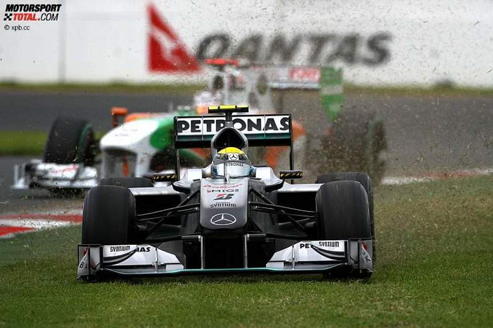 Nico Rosberg (Mercedes) neben der Piste
