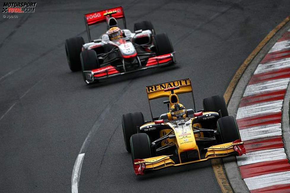 Robert Kubica (Renault) vor Lewis Hamilton (McLaren) 