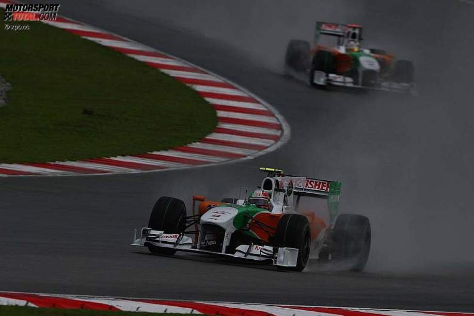 Vitantonio Liuzzi vor Adrian Sutil (Force India)
