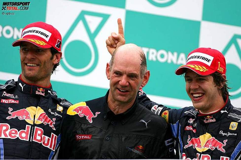 Mark Webber (Red Bull), Adrian Newey (Technischer Direktor) und Sebastian Vettel (Red Bull) 