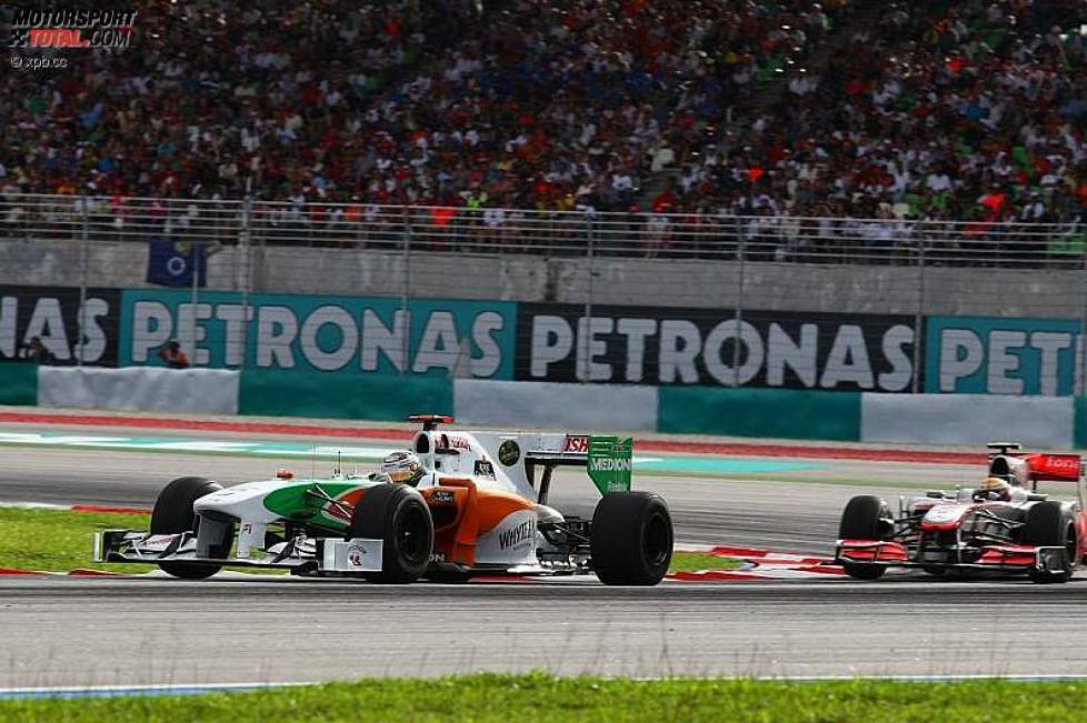 Adrian Sutil (Force India) und Lewis Hamilton (McLaren) 