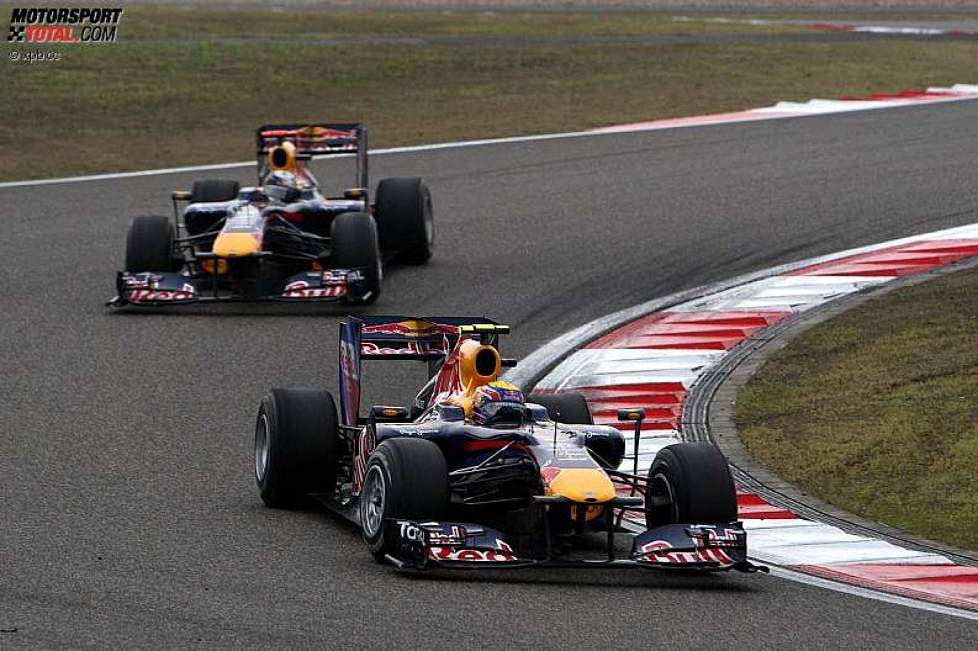 Mark Webber (Red Bull) vor Sebastian Vettel (Red Bull) 