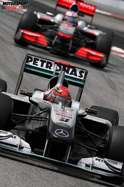 Michael Schumacher (Mercedes) und Jenson Button (McLaren) 