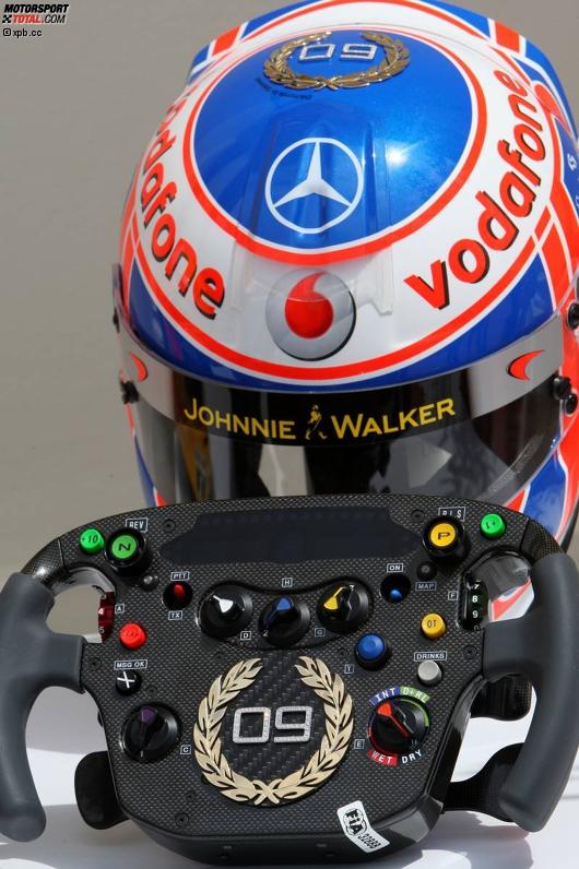 Helm und Lenkrad von Jenson Button (McLaren) mit Diamanten