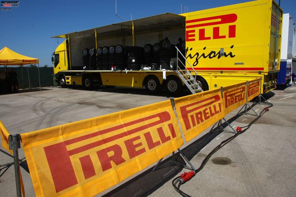Pirelli-GP3-Trucks