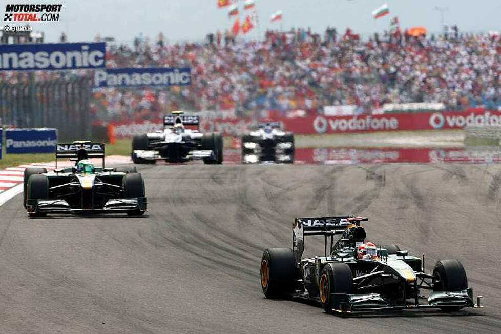 Jarno Trulli (Lotus) vor Heikki Kovalainen (Lotus) 