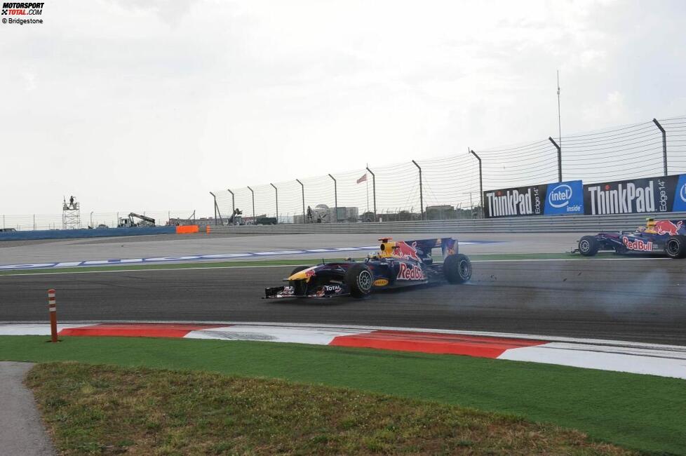 Sebastian Vettel und Mark Webber (Red Bull) kollidieren