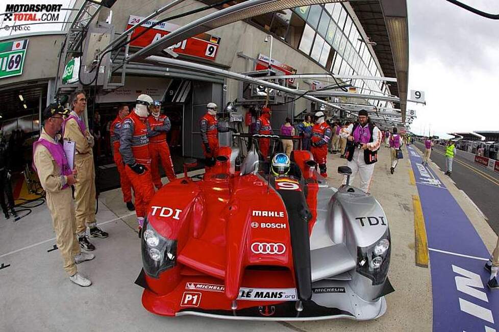 Mike Rockenfeller, Romain Dumas, Timo Bernhard (Audi Sport)