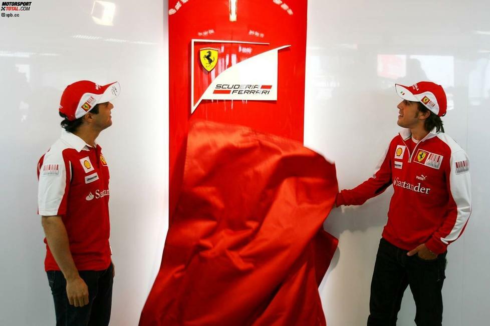 Felipe Massa und Fernando Alonso (Ferrari) enthüllen neues Logo von Ferrari