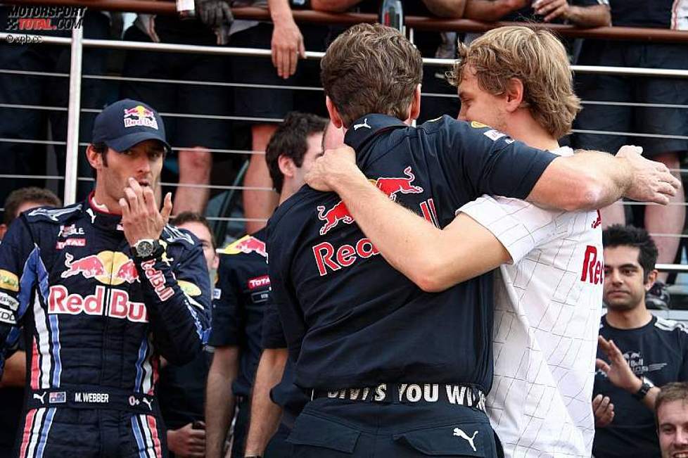 Mark Webber (Red Bull), Christian Horner (Teamchef) und Sebastian Vettel (Red Bull) 