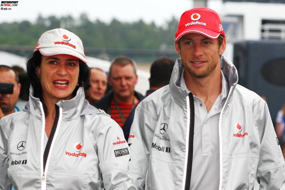 PR-Dame Sylvia Hoffer und Jenson Button (McLaren) 