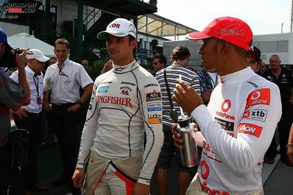 Vitantonio Liuzzi (Force India) und Lewis Hamilton (McLaren) 