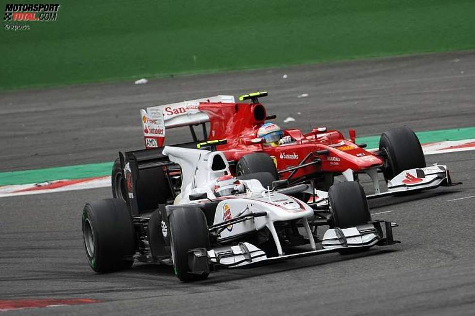 Kamui Kobayashi (Sauber) und Fernando Alonso (Ferrari) 