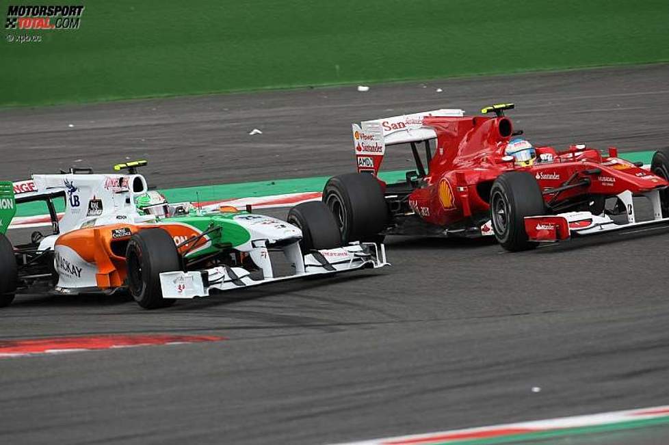 Vitantonio Liuzzi (Force India) und Fernando Alonso (Ferrari) 