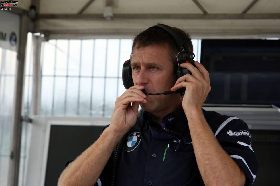 Teamchef Bart Mampaey (BMW Team RBM) spricht zu seinen Piloten