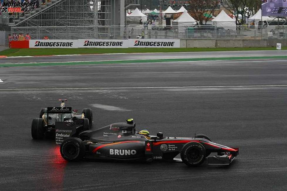 Jarno Trulli (Lotus) und Bruno Senna (HRT) 