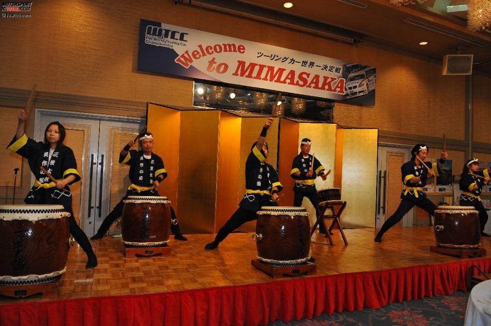 Drums- und Tanzshow in Mimasaka