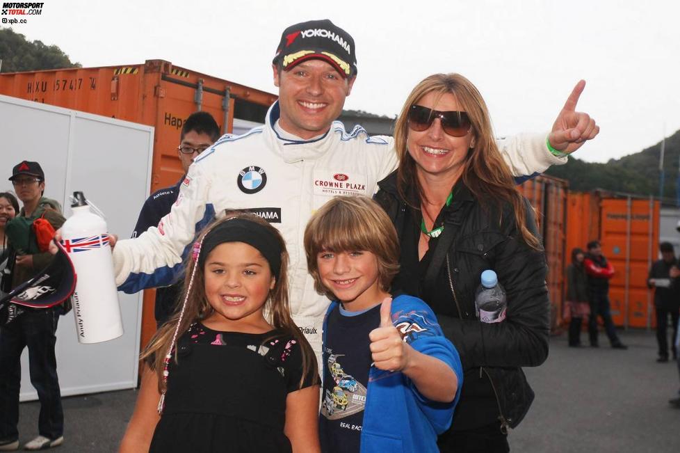 Andy Priaulx (BMW Team RBM) und seine Familie feiern die erste Pole-Position seit 2006