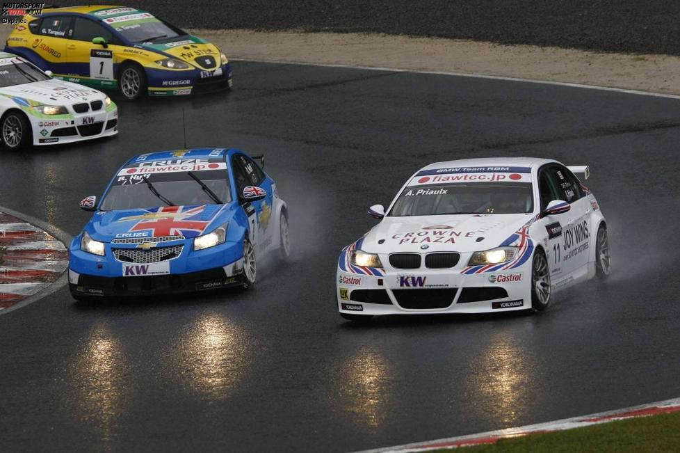 Andy Priaulx (BMW Team RBM) im Duell mit Robert Huff (Chevrolet) 
