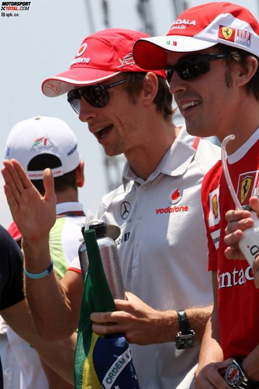 Jenson Button (McLaren) und Fernando Alonso (Ferrari) 