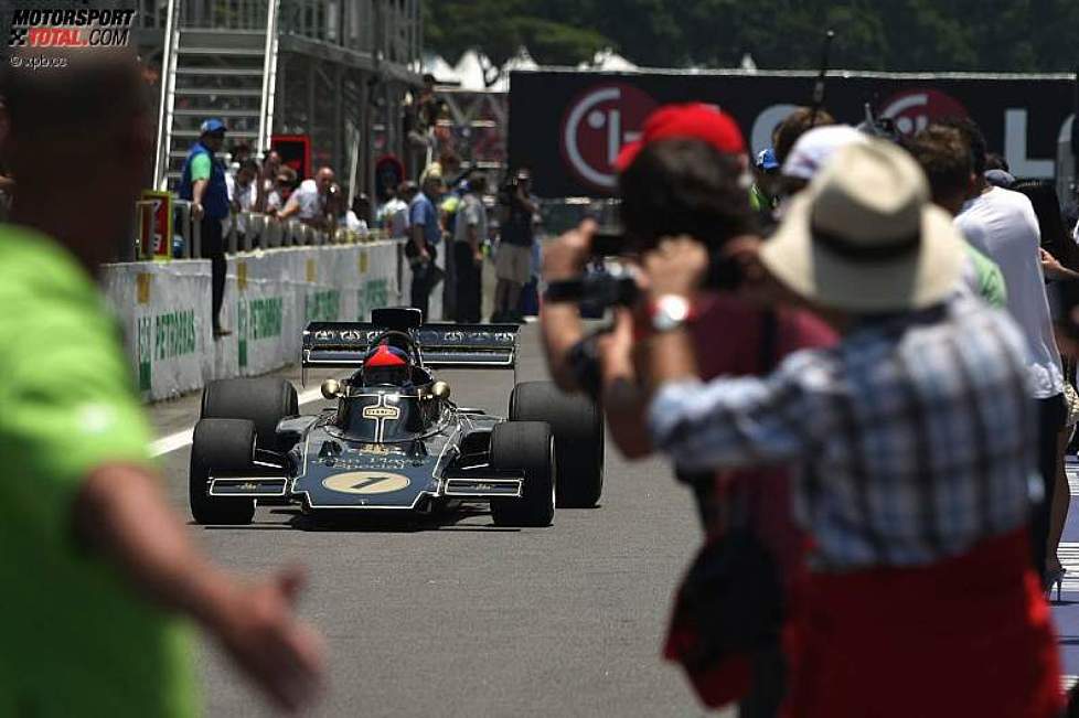 Emerson Fittipaldi im Lotus 72 bei Demorunden