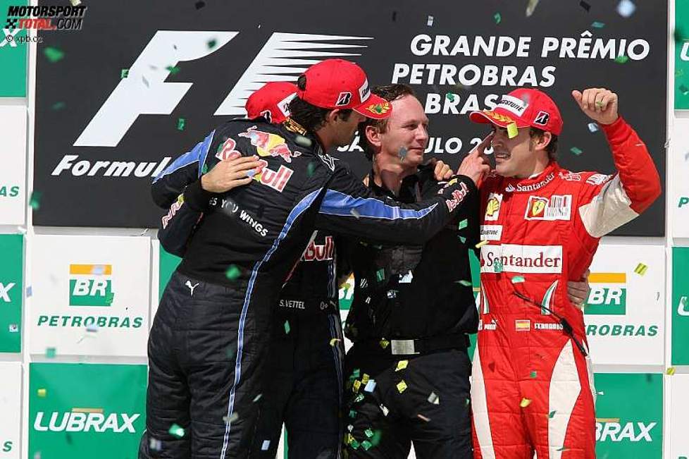 Mark Webber (Red Bull), Sebastian Vettel (Red Bull), Christian Horner (Teamchef) (Red Bull) und Fernando Alonso (Ferrari)