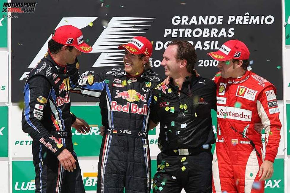 Mark Webber (Red Bull), Sebastian Vettel (Red Bull), Christian Horner (Teamchef) (Red Bull) und Fernando Alonso (Ferrari)