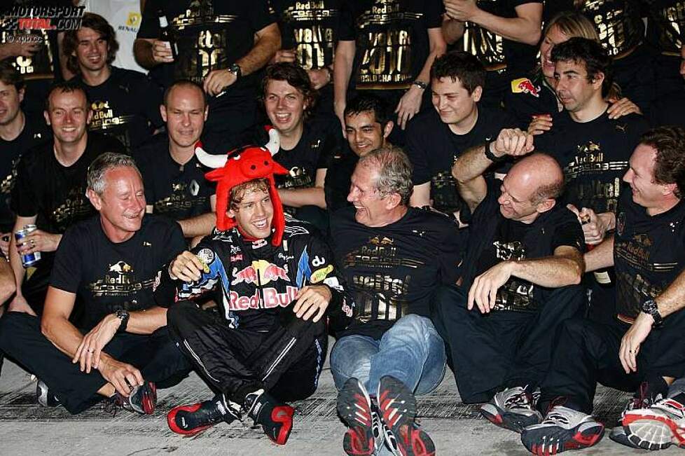 Sebastian Vettel (Red Bull) Adrian Newey (Technischer Direktor) Christian Horner (Teamchef) Helmut Marko (Motorsportchef) 